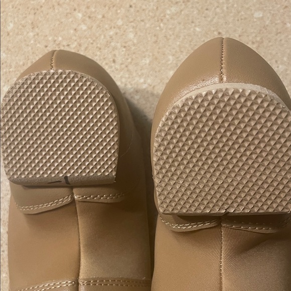 Kids Tan Jazz Shoes - Picture 5 of 6